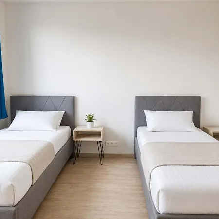 Family Haven - 45 Min To Vienna & Free Parking 아파트
